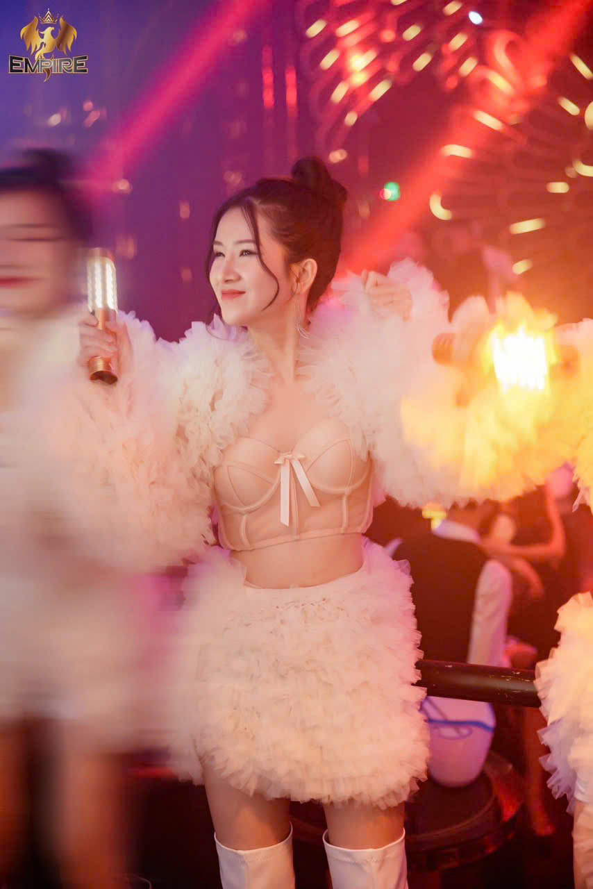 Empire Club – 8 Nguyễn Văn Tráng, Quận 1