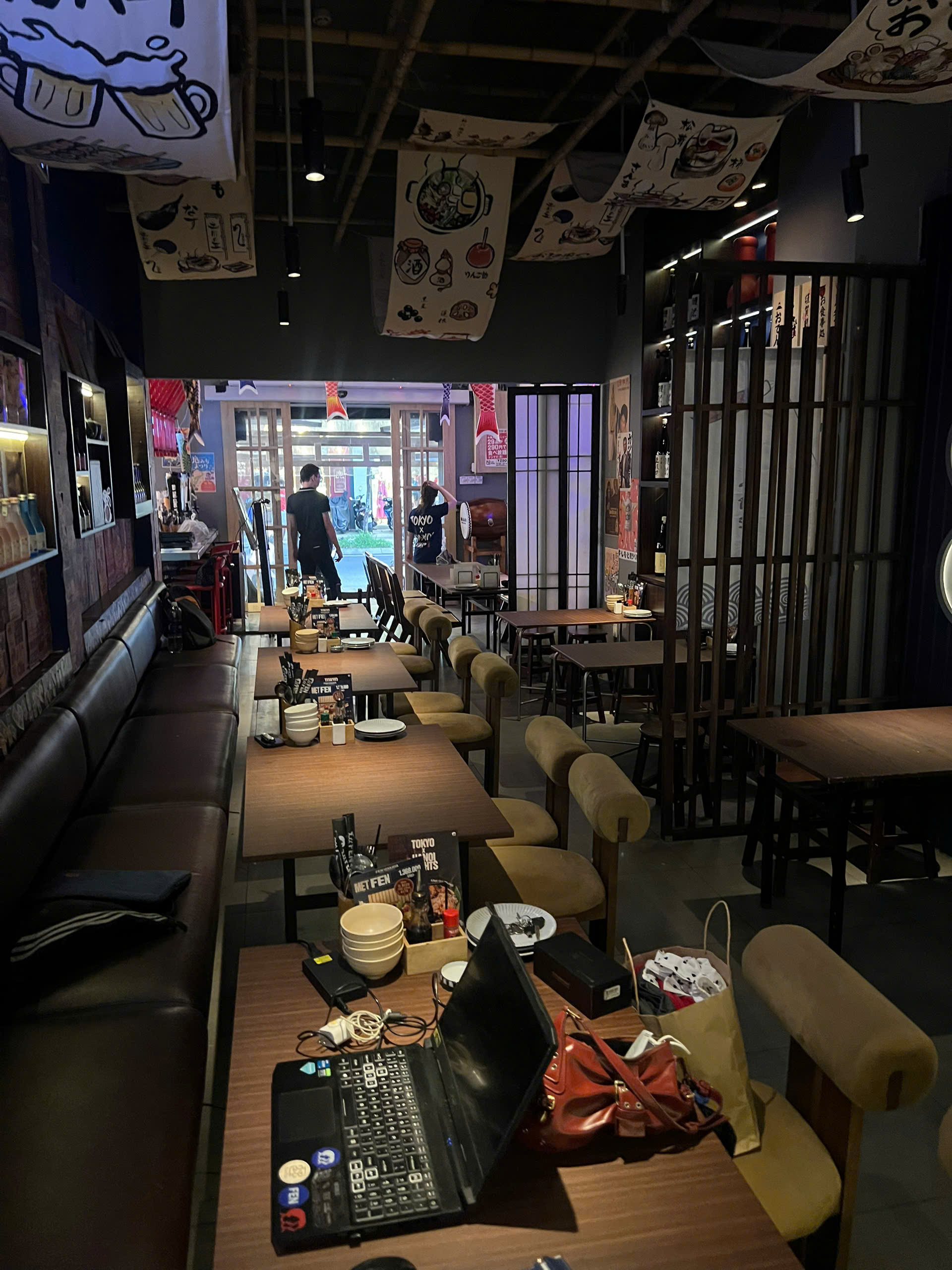 FEN Izakaya – Không Gian Neo-Tokyo Ăn Tối Và Chill Tại Lý Tự Trọng