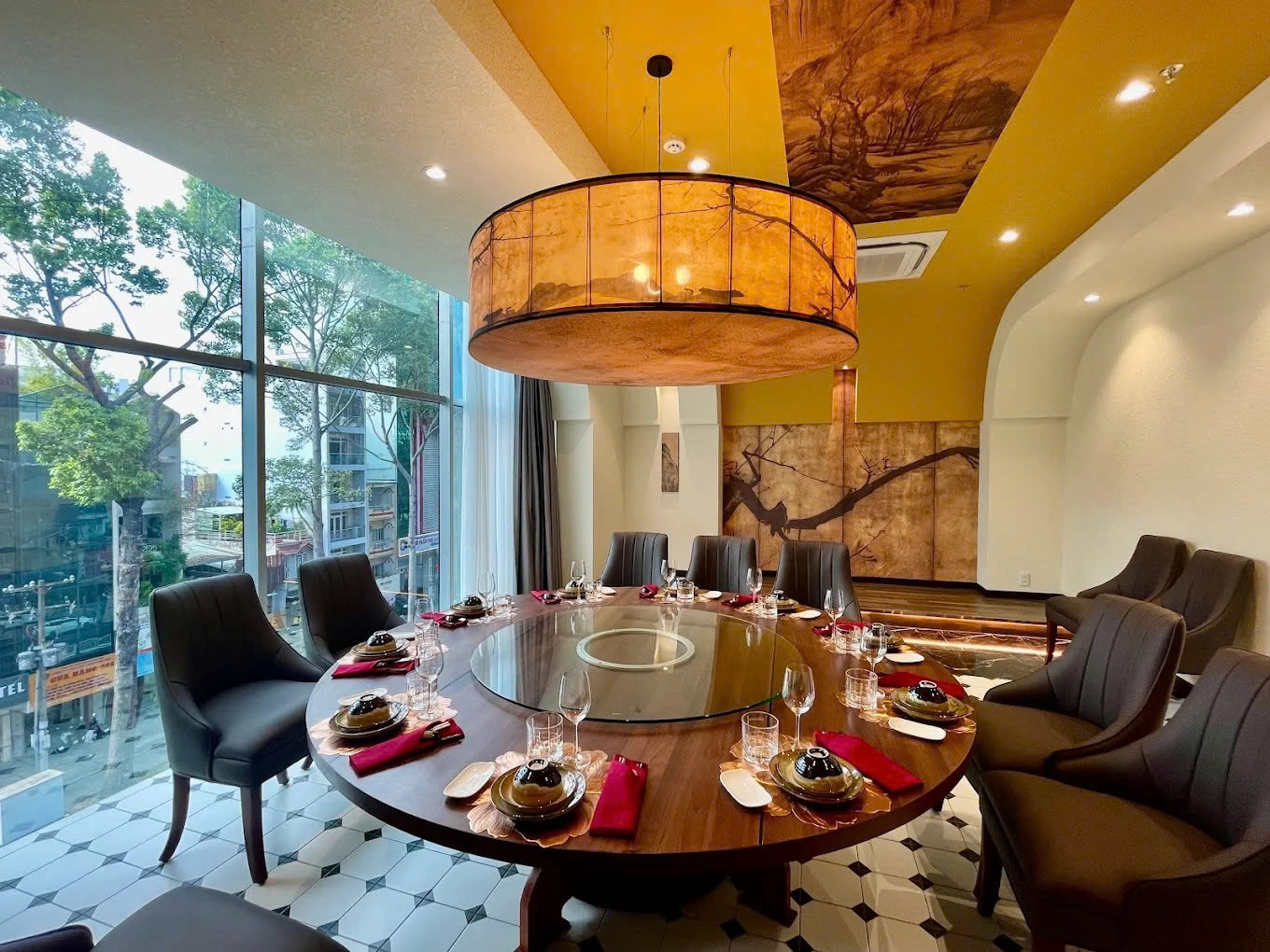 Hạc Cầm Restaurant - 561 Trần Hưng Đạo