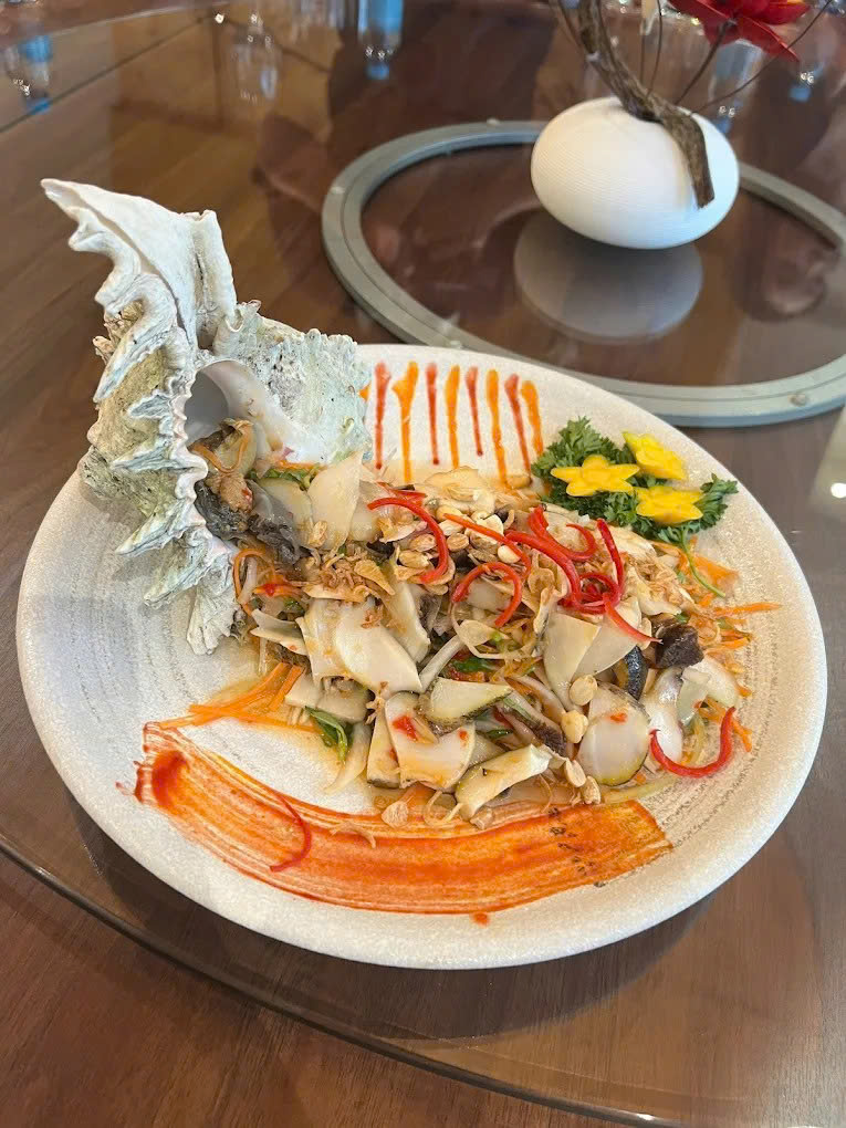 Hạc Cầm Restaurant - 561 Trần Hưng Đạo