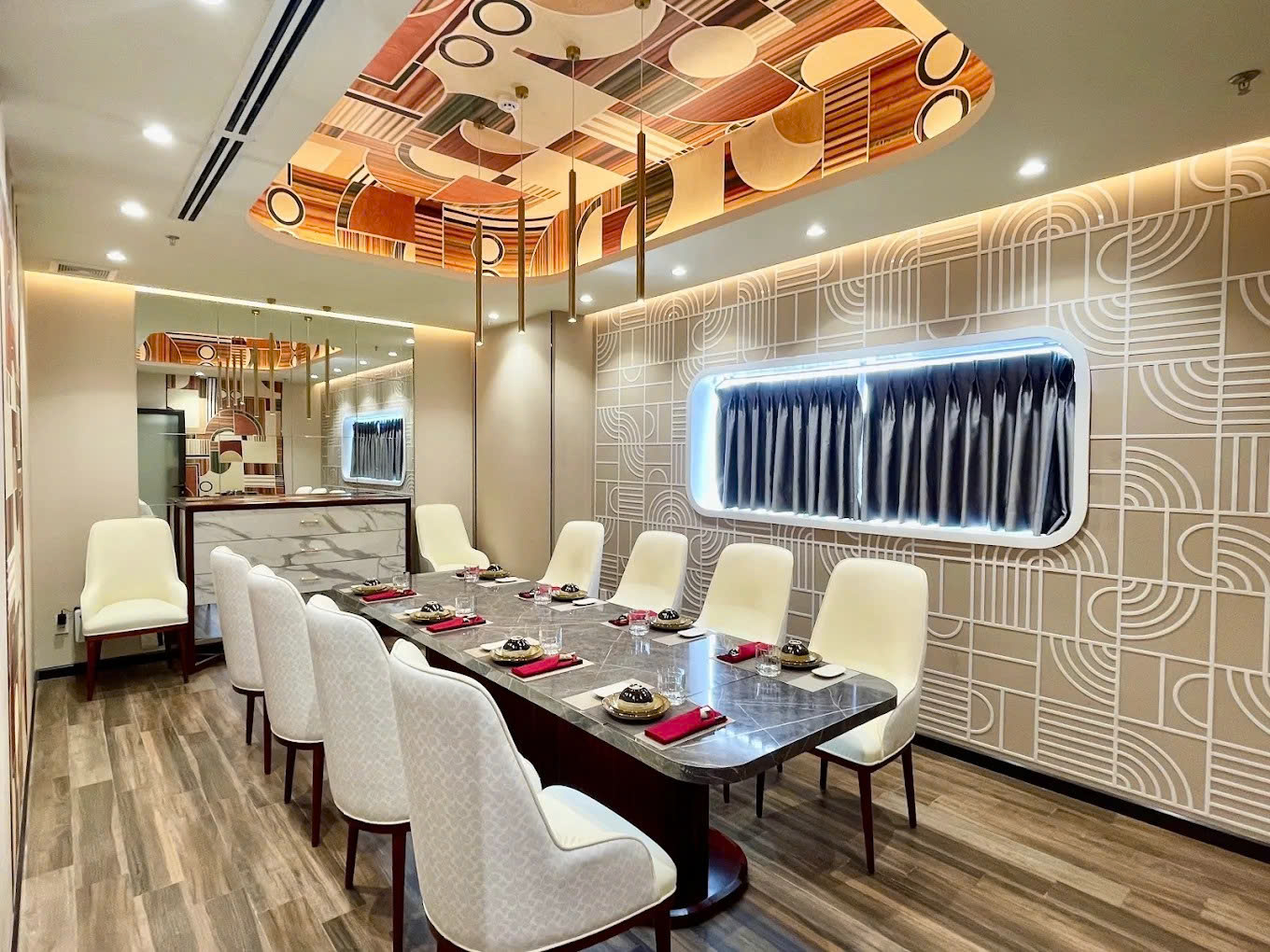 Hạc Cầm Restaurant - 561 Trần Hưng Đạo