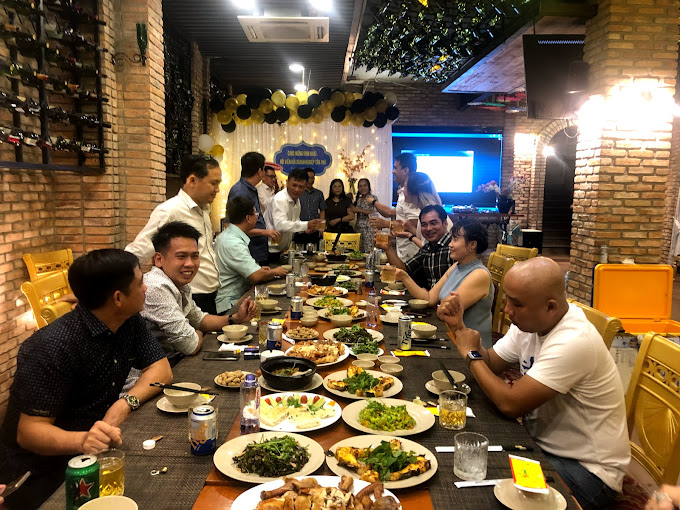 Hầm Rượu Vang Hòn Đất - 140 Tân Sơn Nhì, Quận Tân Phú