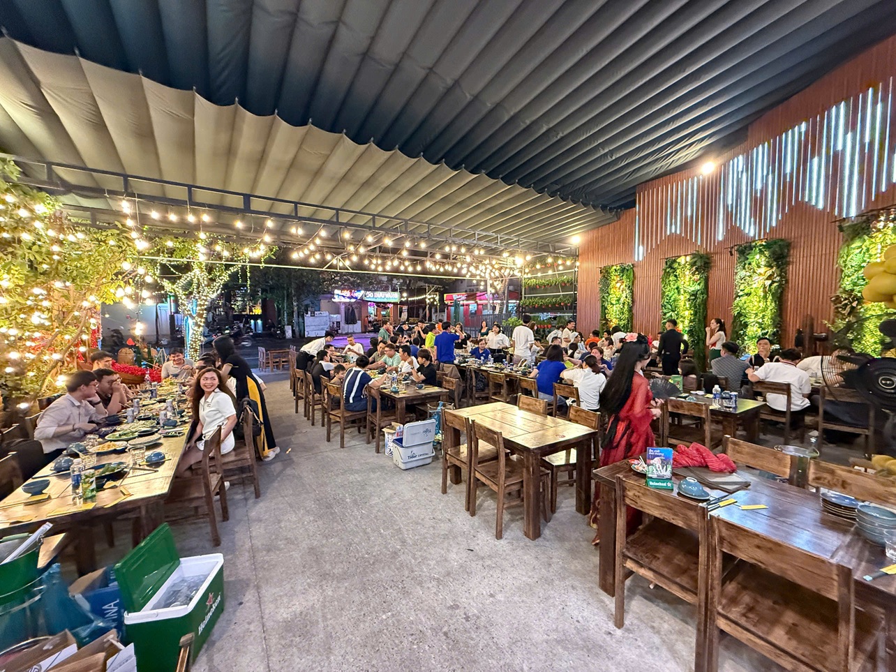 Cạn Ly Quán – Menu Nướng & Hải Sản, 7 Nguyễn Giản Thanh Quận 10