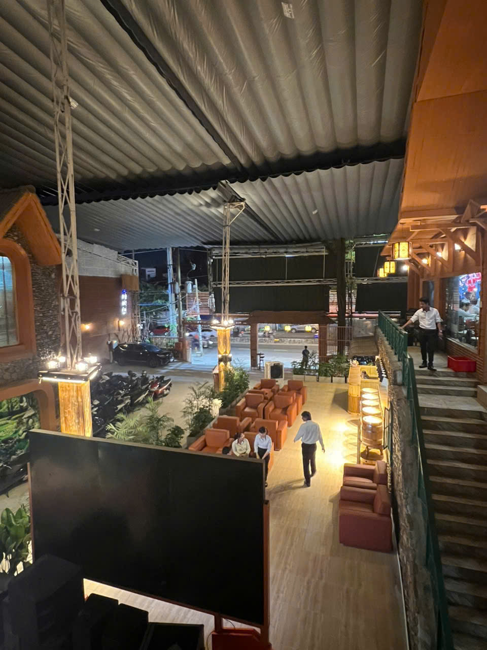 Nhà Hàng Hầm Rượu 89 - 172 Phan Văn Hớn, Phường Đông Hưng Thuận, Quận 12, TP.HCM