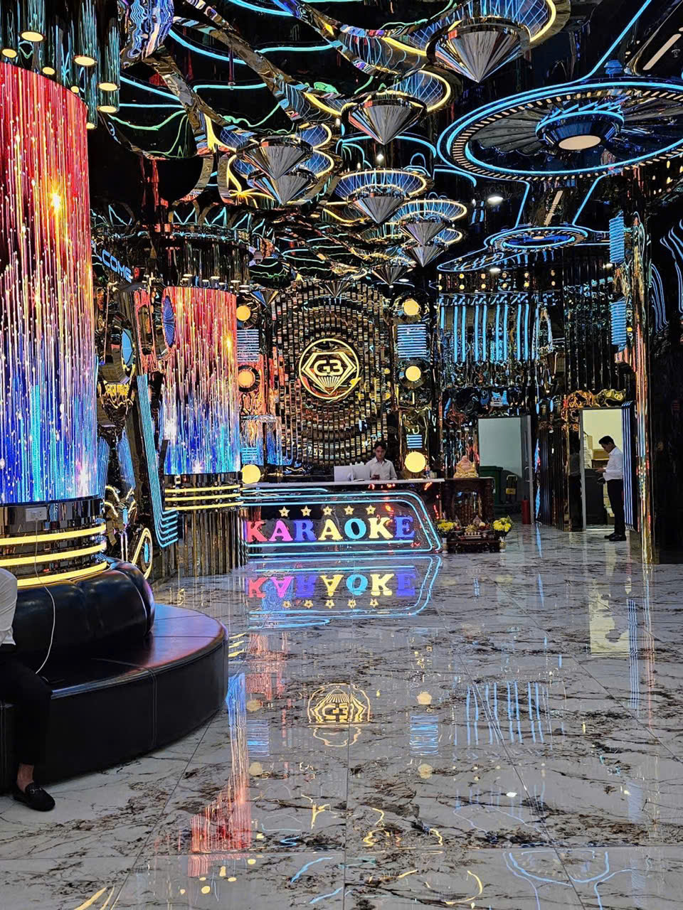 Karaoke Golden Bell - 750 Nguyễn Văn Quá, Quận 12