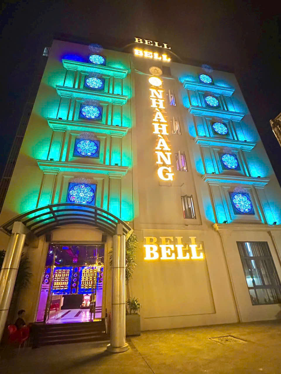 Karaoke Golden Bell - 750 Nguyễn Văn Quá, Quận 12