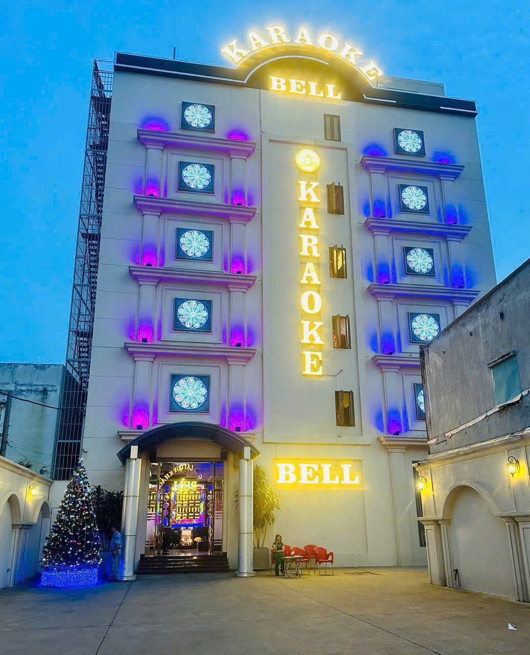 Karaoke Golden Bell - 750 Nguyễn Văn Quá, Quận 12