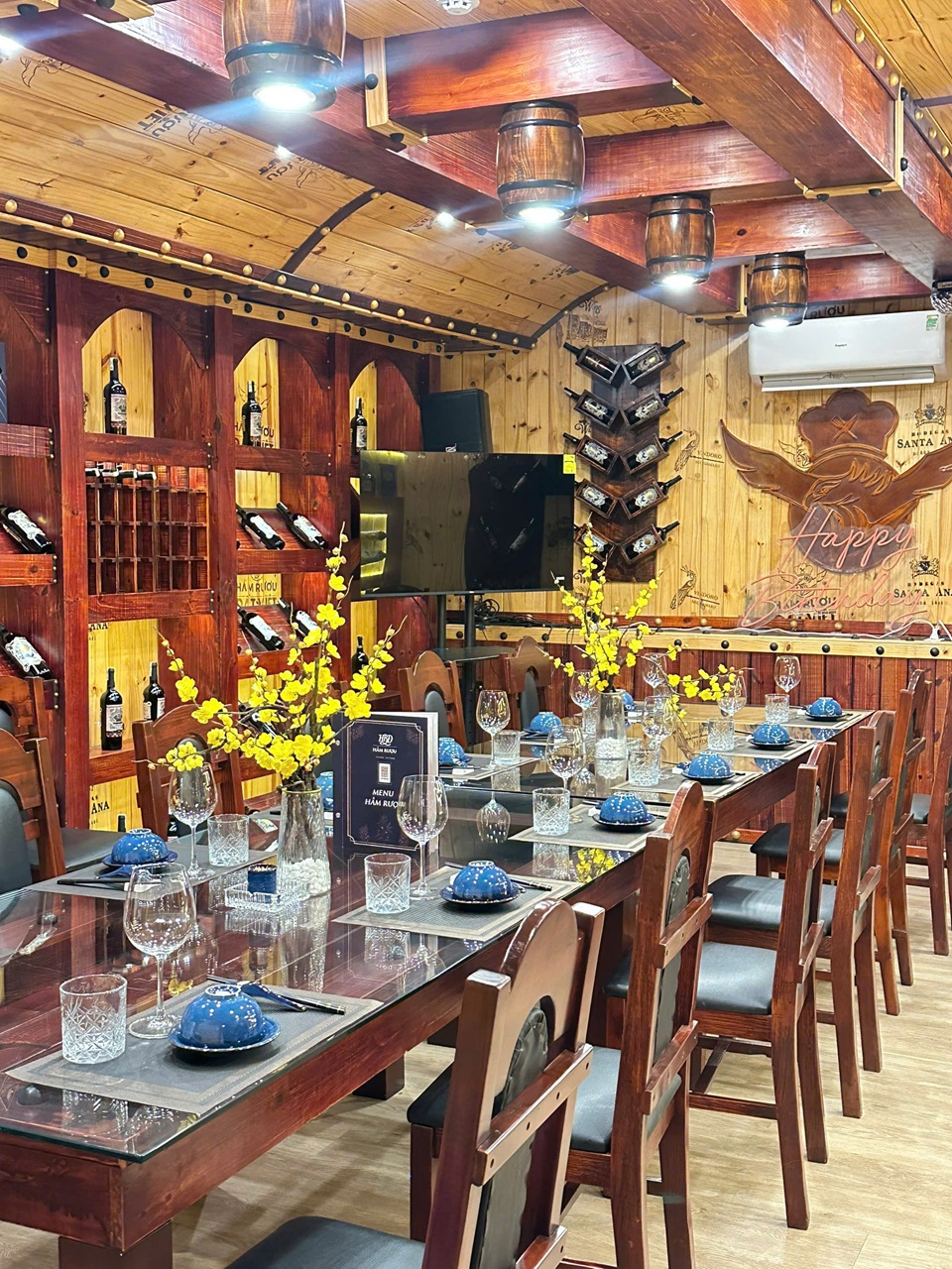 Nhà Hàng Hầm Rượu Hội Bàn Đào - 340 Lê Đức Thọ, Gò Vấp