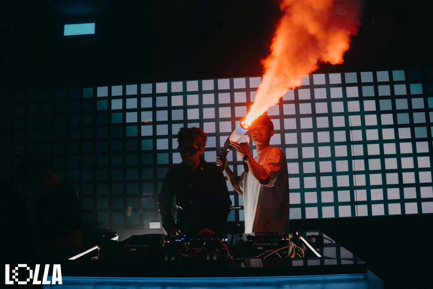 LOLLA SNG CLUB - 213 Calmette Quận 1