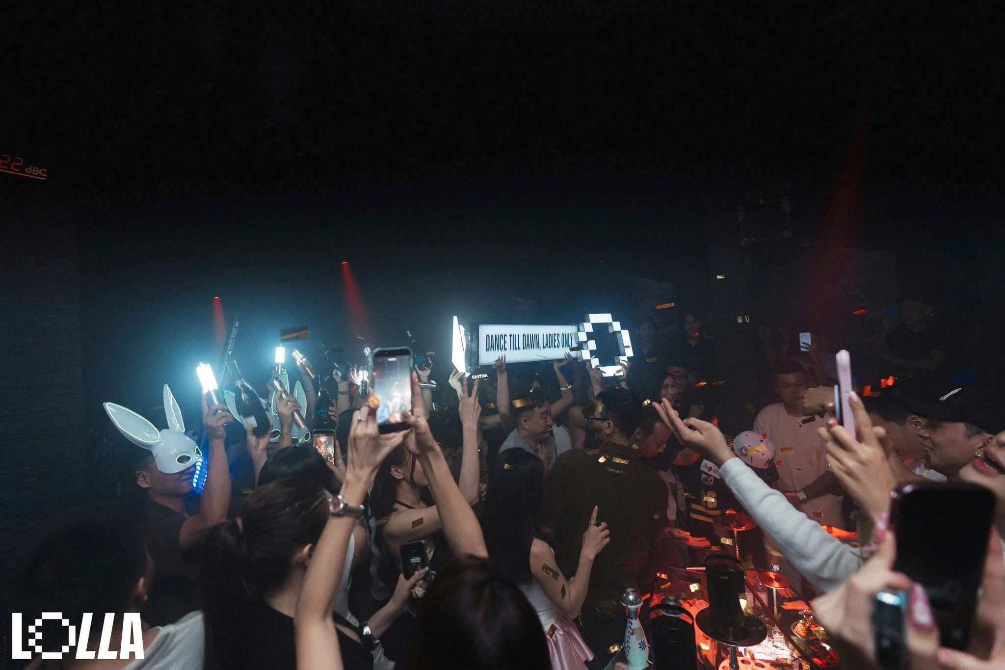 LOLLA SNG CLUB - 213 Calmette Quận 1