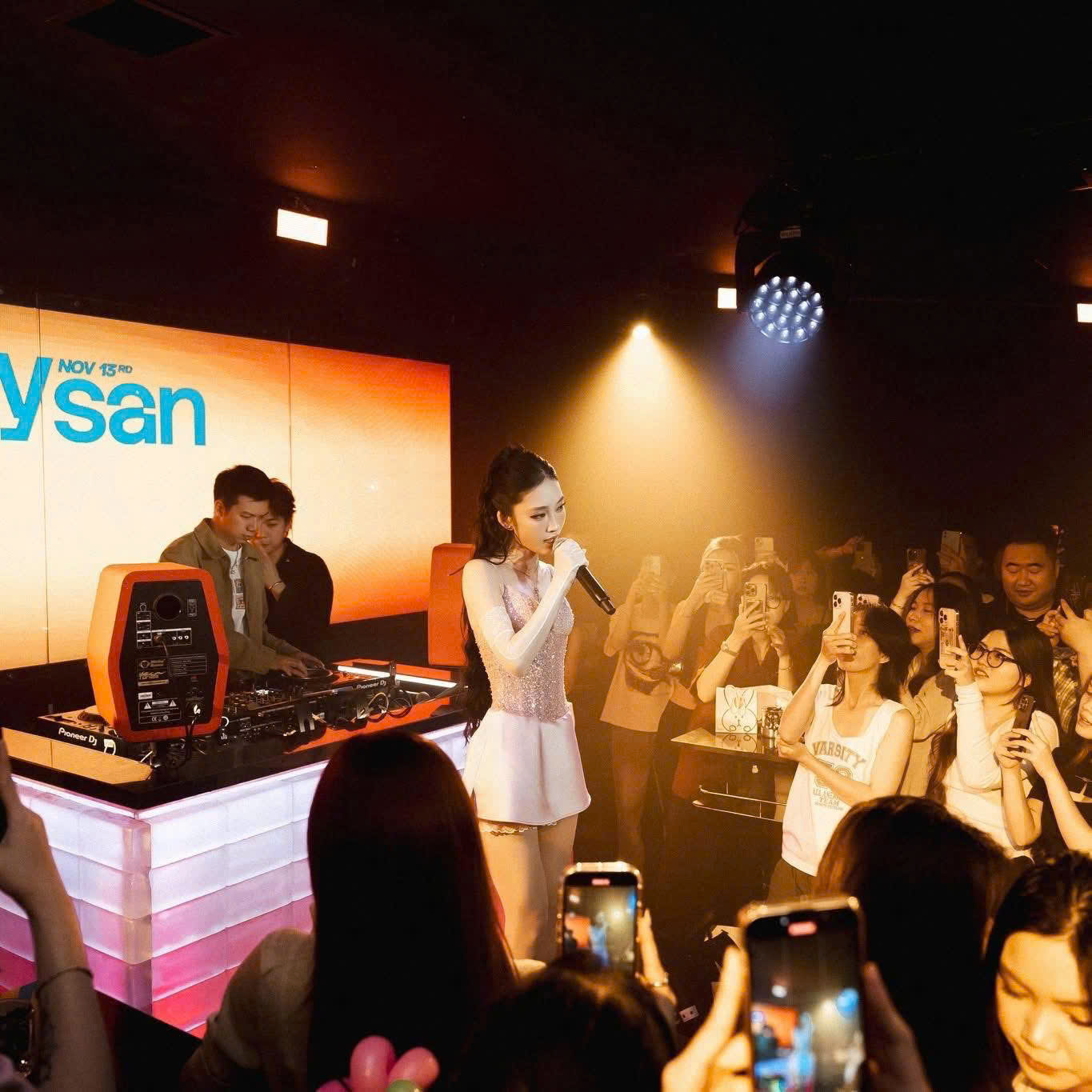 LOLLA SNG CLUB - 213 Calmette Quận 1