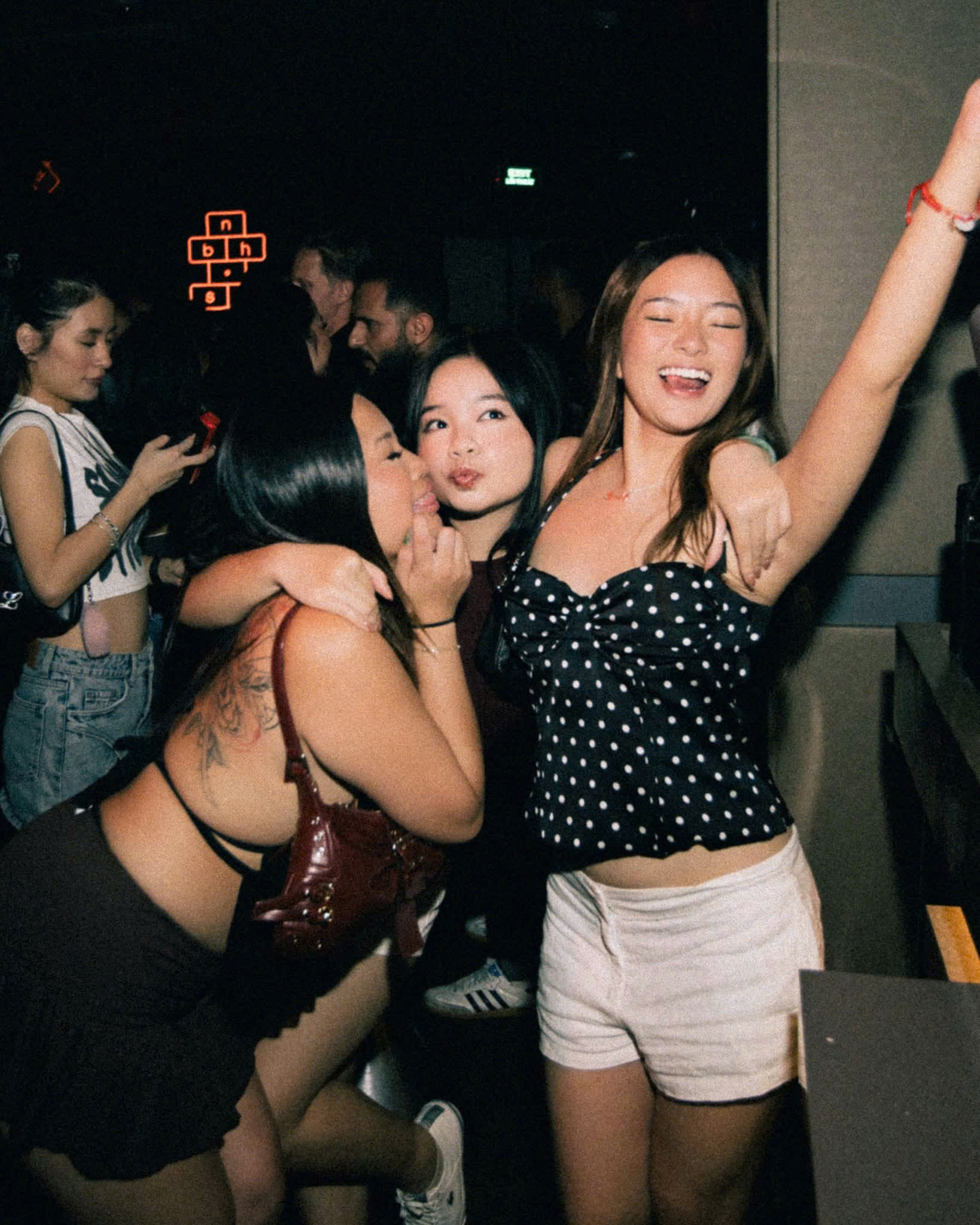 LOLLA SNG CLUB - 213 Calmette Quận 1