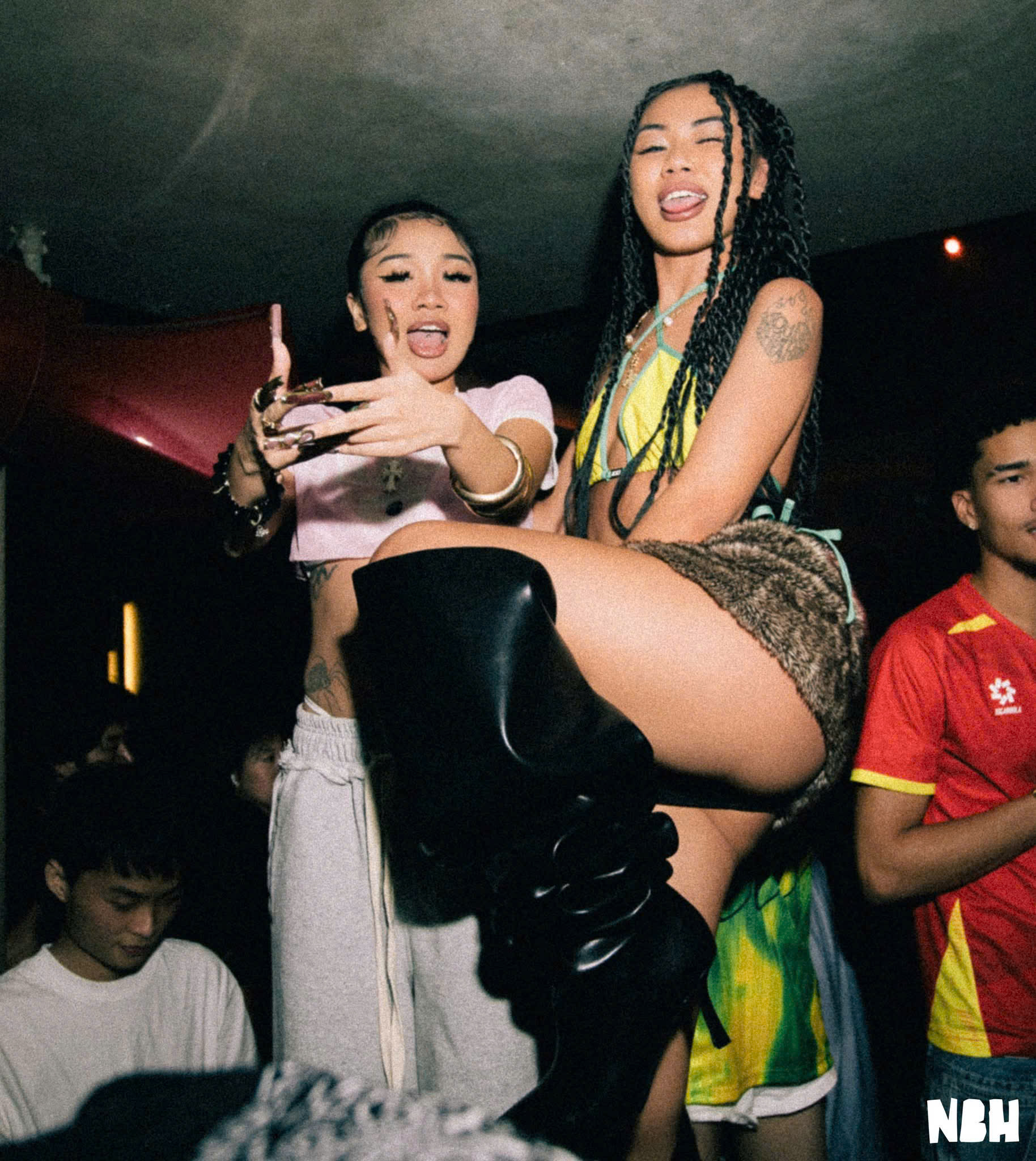 LOLLA SNG CLUB - 213 Calmette Quận 1