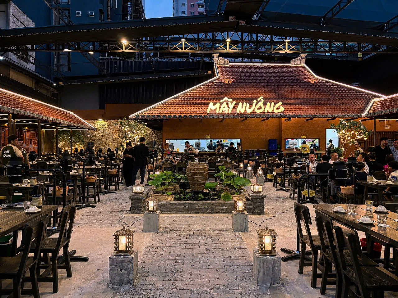 Mây Nướng Restaurant - 1A Đề Thám
