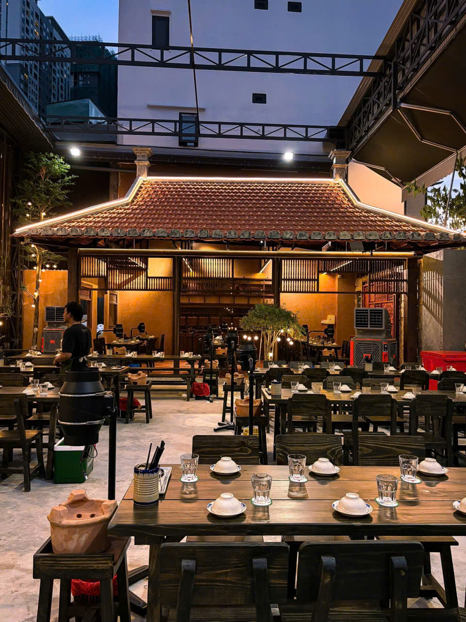 Mây Nướng Restaurant - 1A Đề Thám