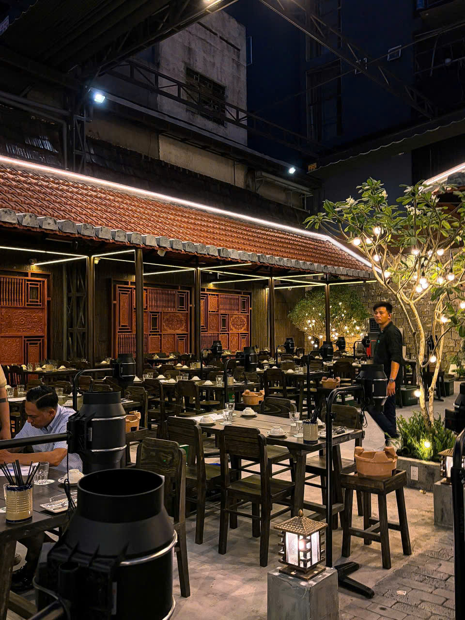 Mây Nướng Restaurant - 1A Đề Thám