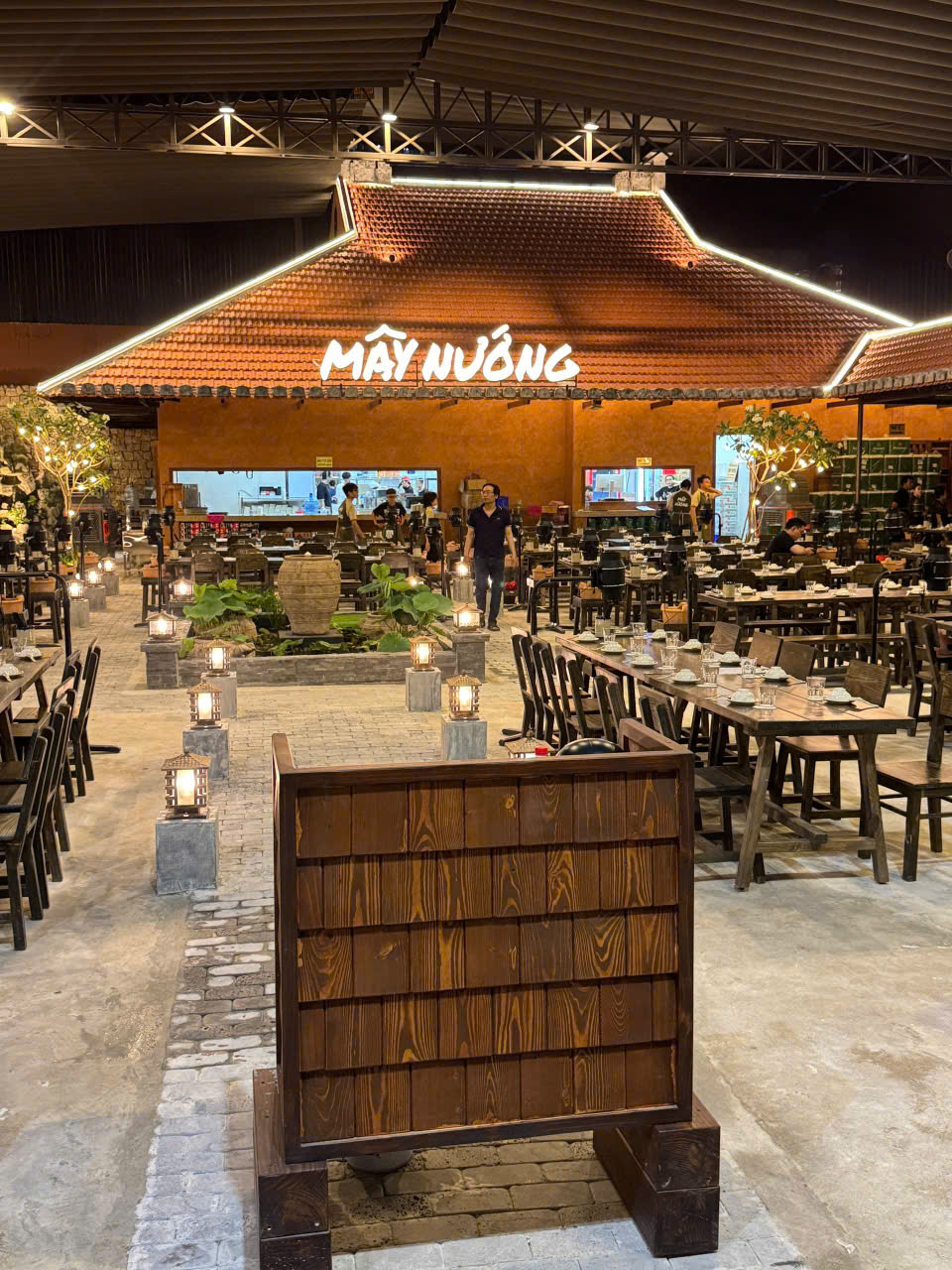 Mây Nướng Restaurant - 1A Đề Thám