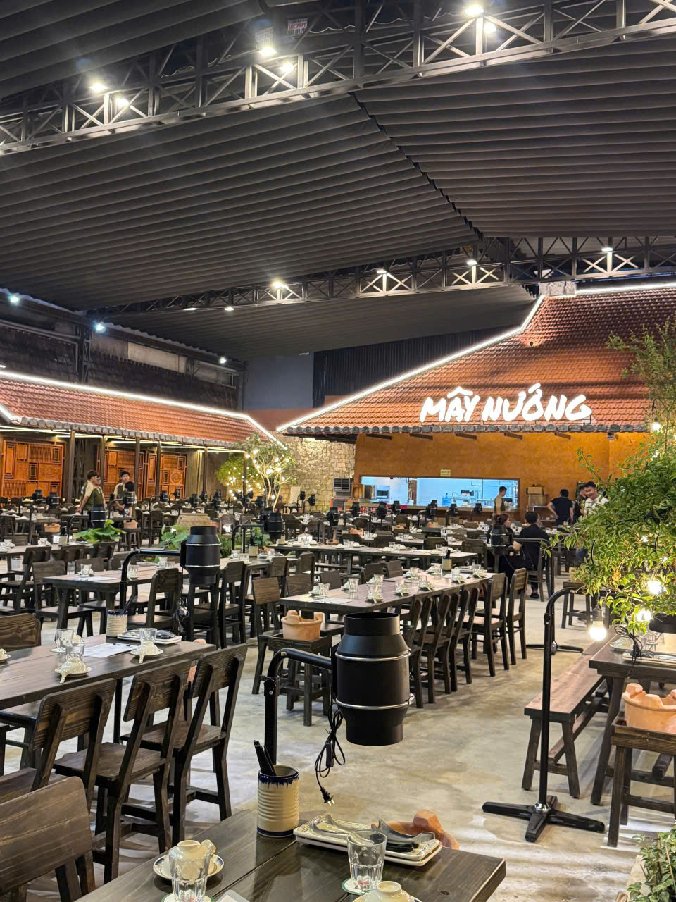 Mây Nướng Restaurant - 1A Đề Thám