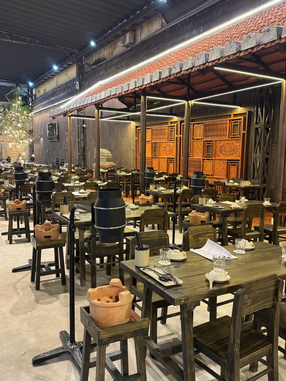 Mây Nướng Restaurant - 1A Đề Thám