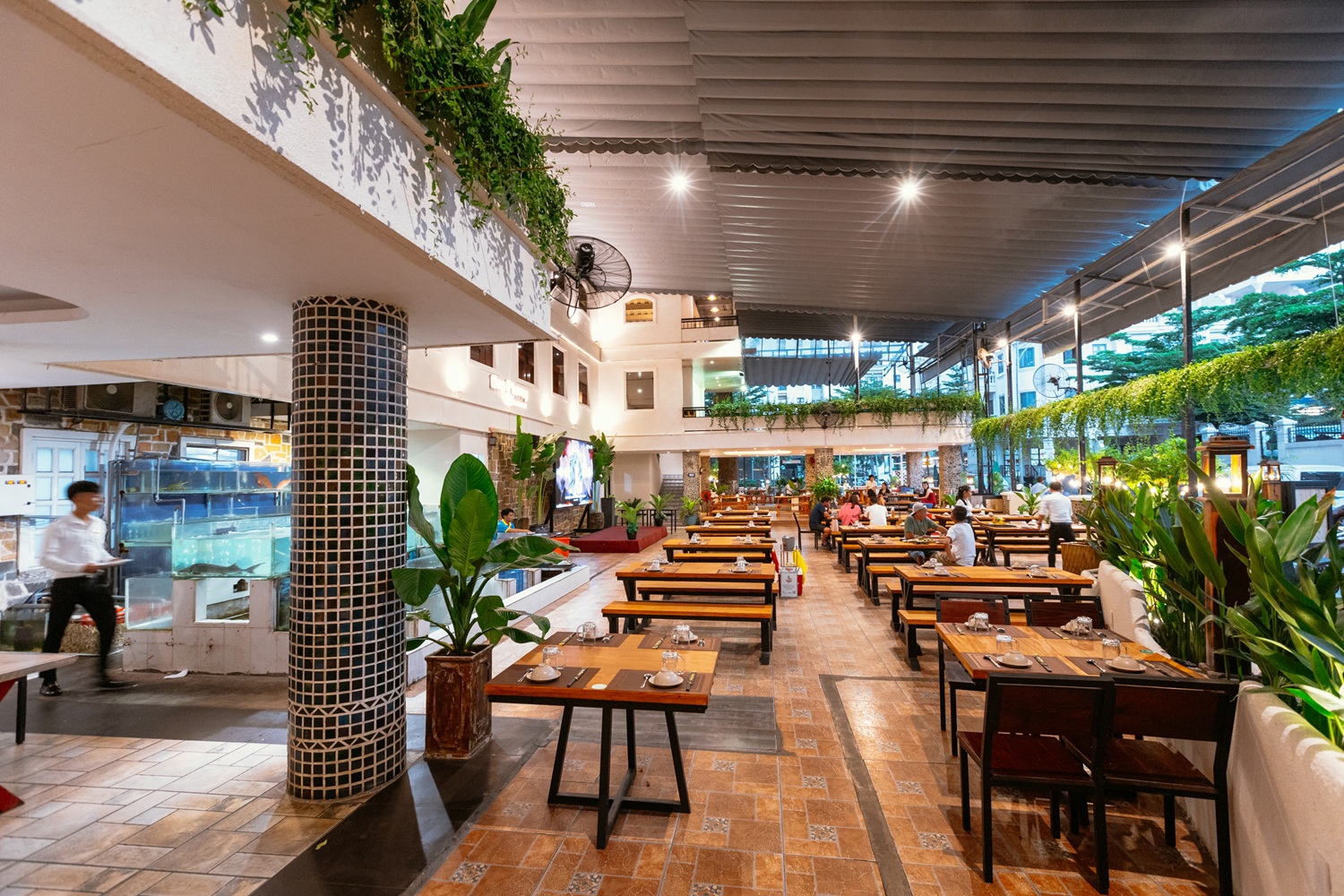 Ẩm Thực Nam Phương - 18B Phan Văn Trị, Quận Gò Vấp