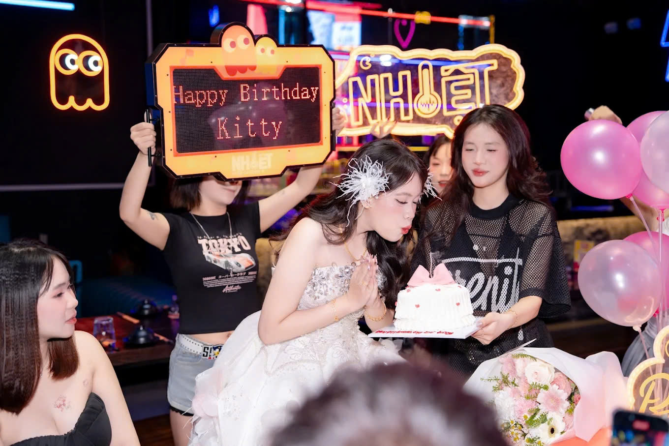 NHIỆT Beer Garden - 145 Phạm Ngũ Lão, Thủ Dầu Một