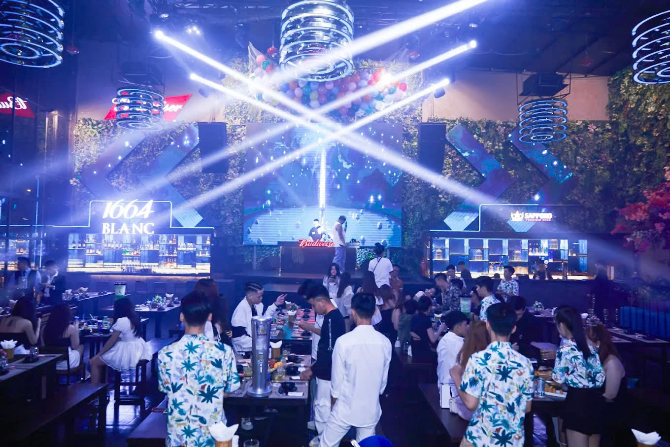 NHIỆT Beer Garden - 145 Phạm Ngũ Lão, Thủ Dầu Một