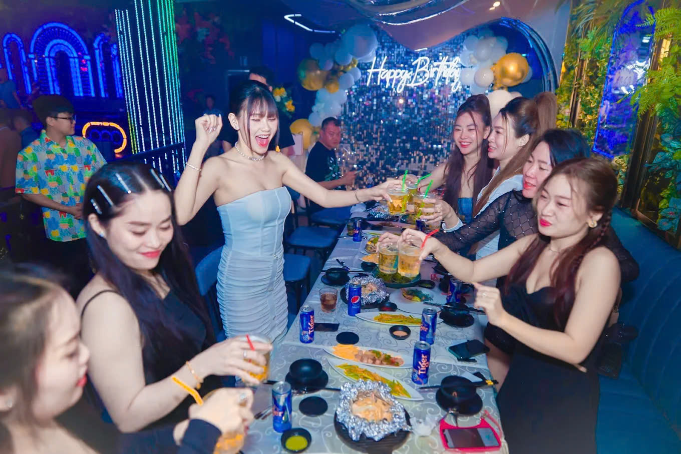 NHIỆT Beer Garden - 145 Phạm Ngũ Lão, Thủ Dầu Một