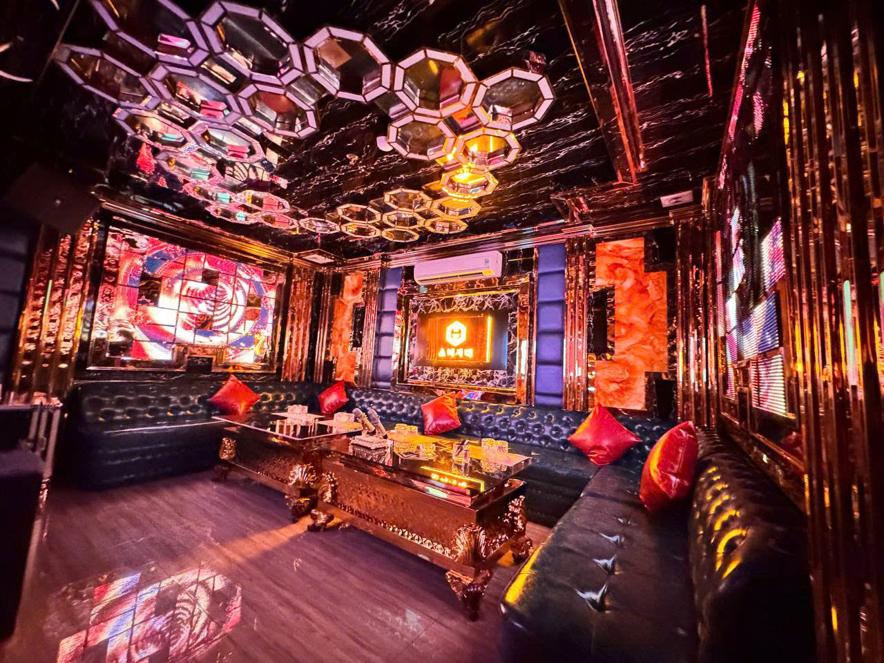 Karaoke EDEN PARADISE - 165/76 Nguyễn Thái Bình, Quận 1