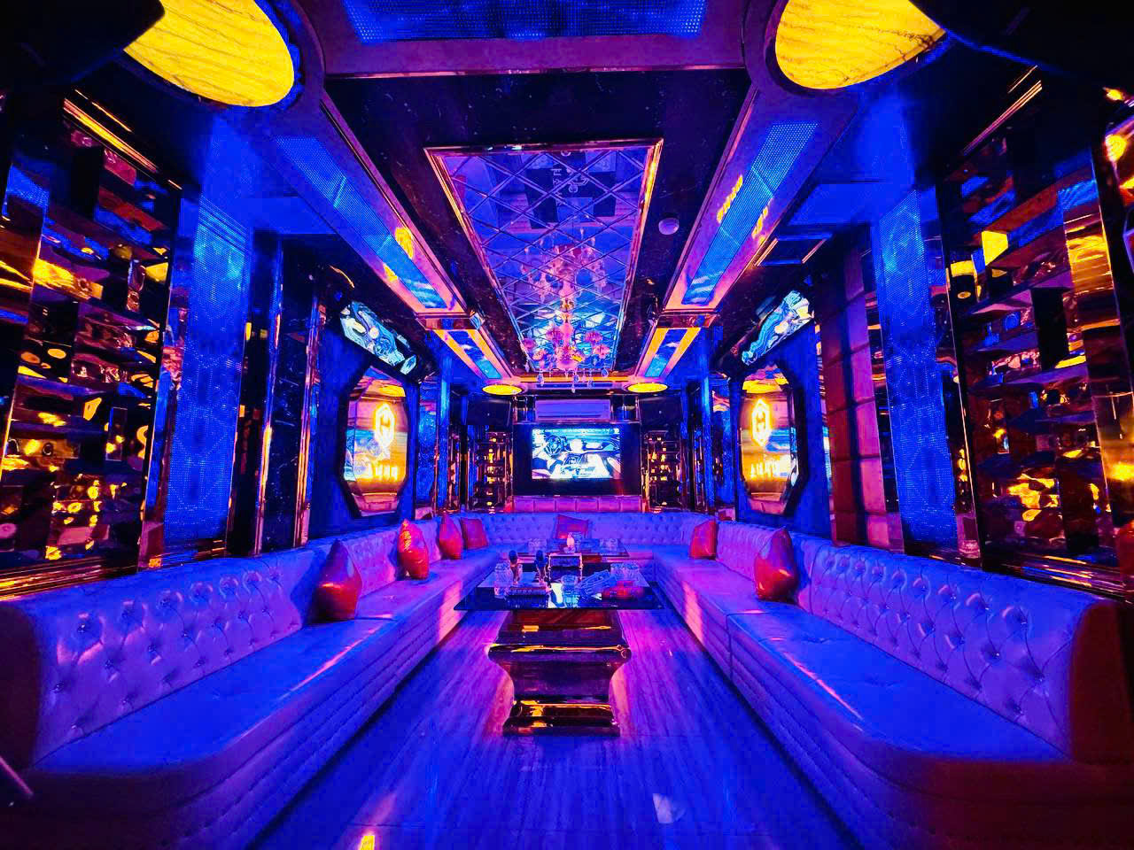 Karaoke EDEN PARADISE - 165/76 Nguyễn Thái Bình, Quận 1