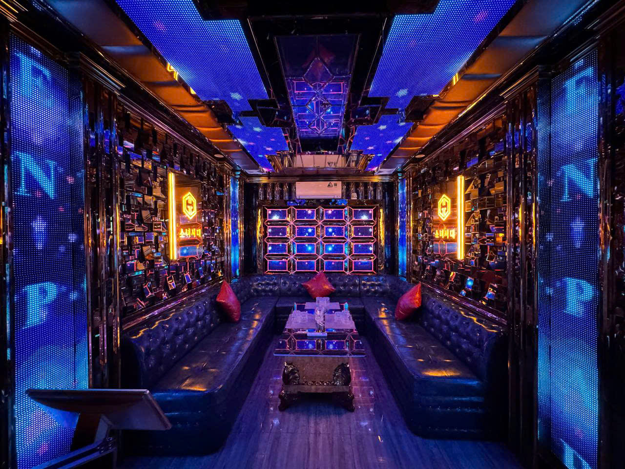 Karaoke EDEN PARADISE - 165/76 Nguyễn Thái Bình, Quận 1