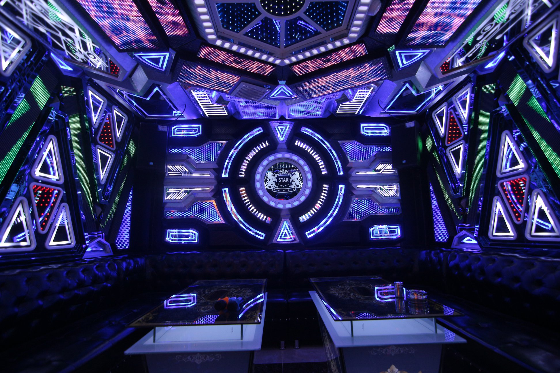 Karaoke Lucky Star - 346 Phan Văn Trị, Bình Thạnh