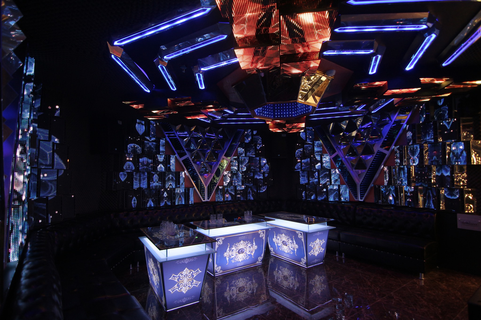 Karaoke Lucky Star - 346 Phan Văn Trị, Bình Thạnh