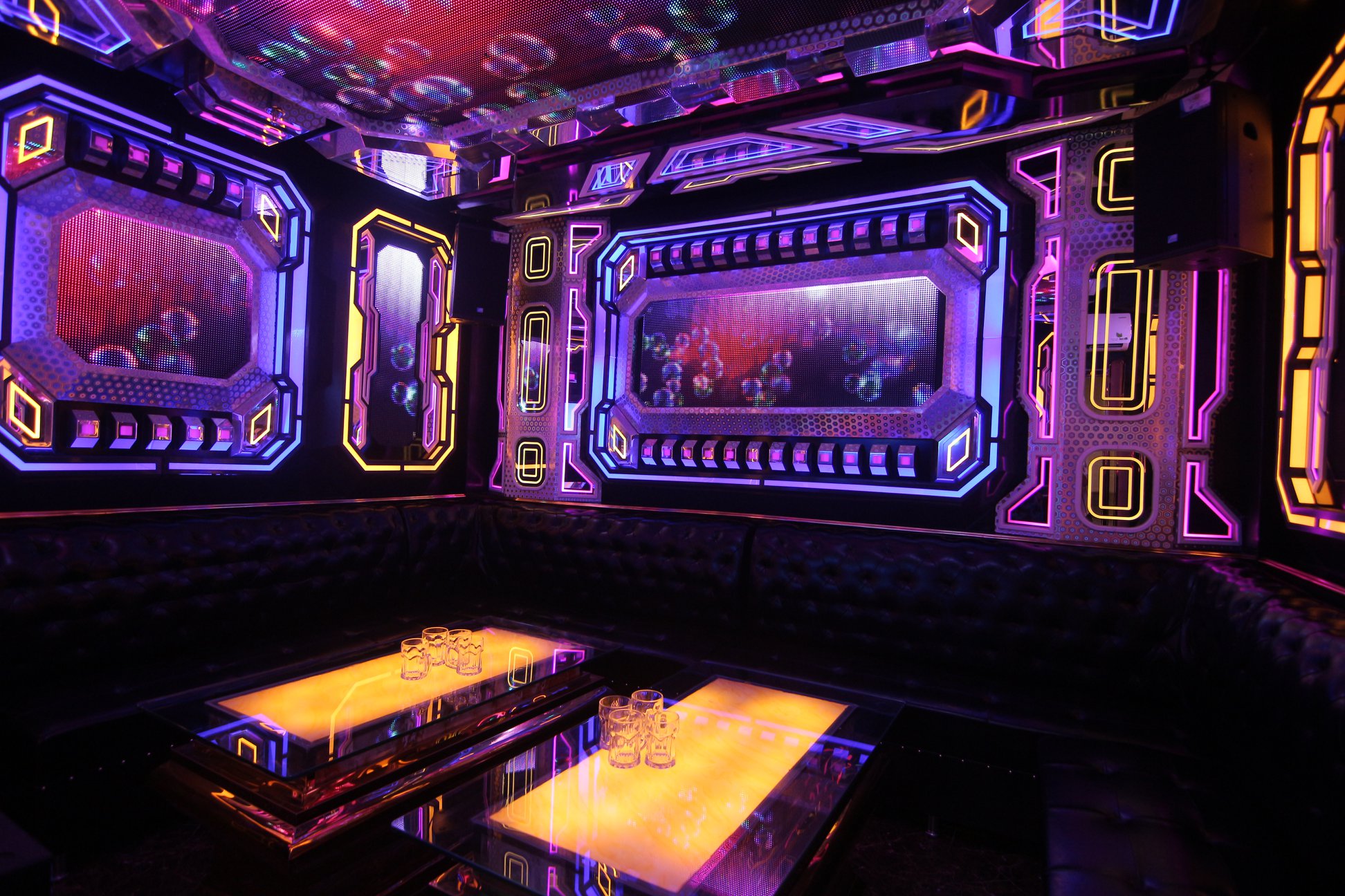 Karaoke Lucky Star - 346 Phan Văn Trị, Bình Thạnh