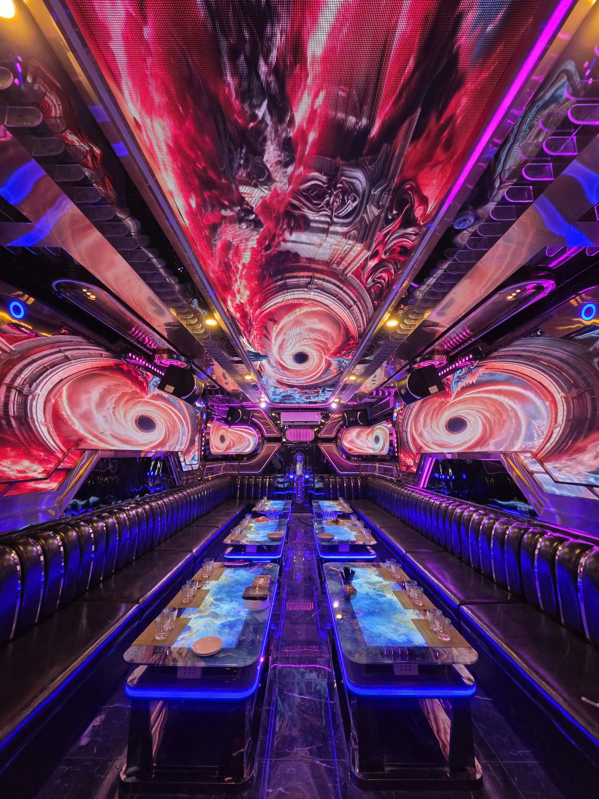 Karaoke Queen Bee KTV 115 Nguyễn Văn Cừ