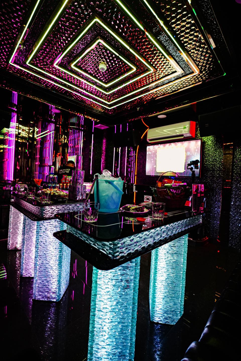 Karaoke Amazon - 119-121 Tân Sơn Nhì , Quận Tân Phú