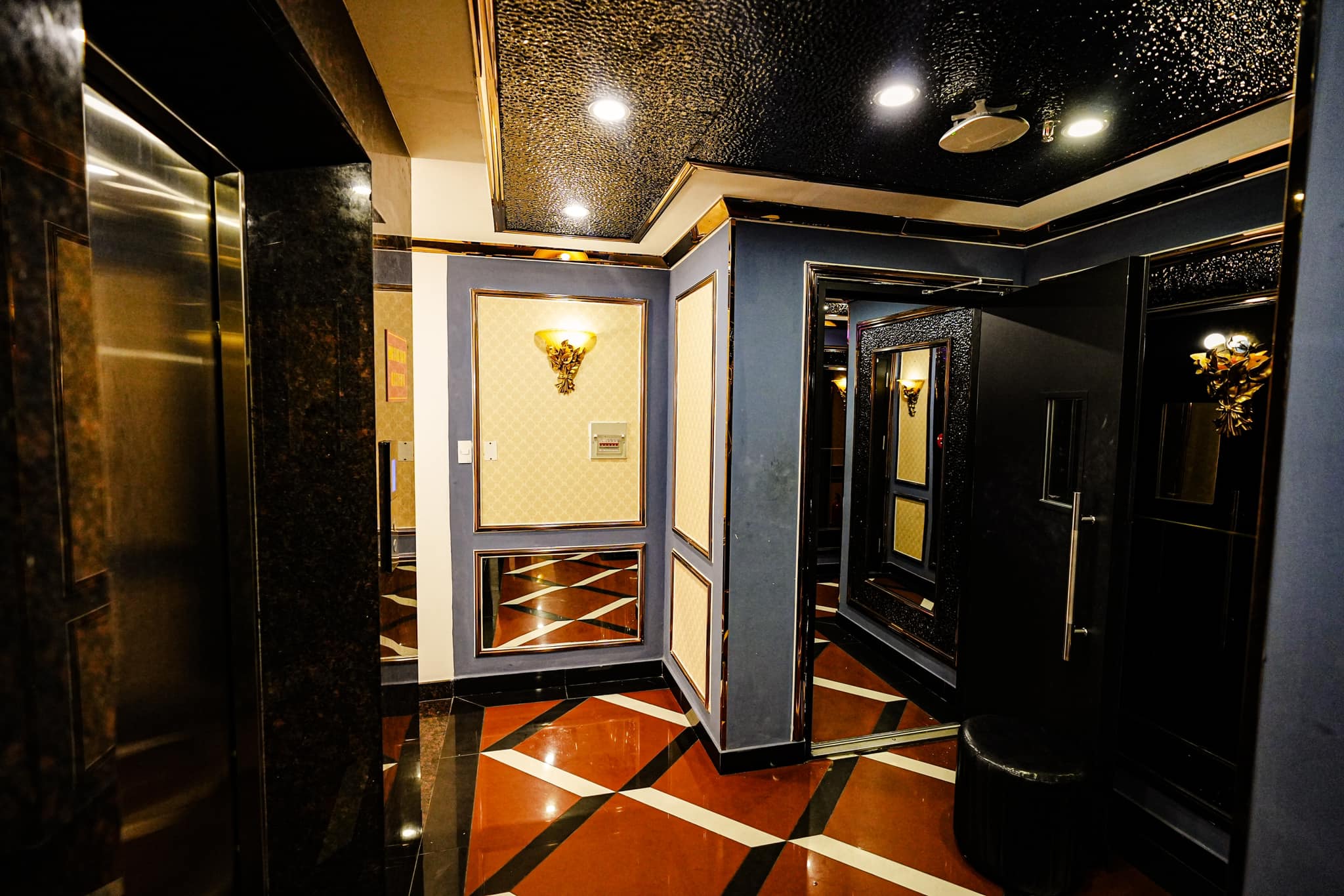 Karaoke Amazon - 119-121 Tân Sơn Nhì , Quận Tân Phú