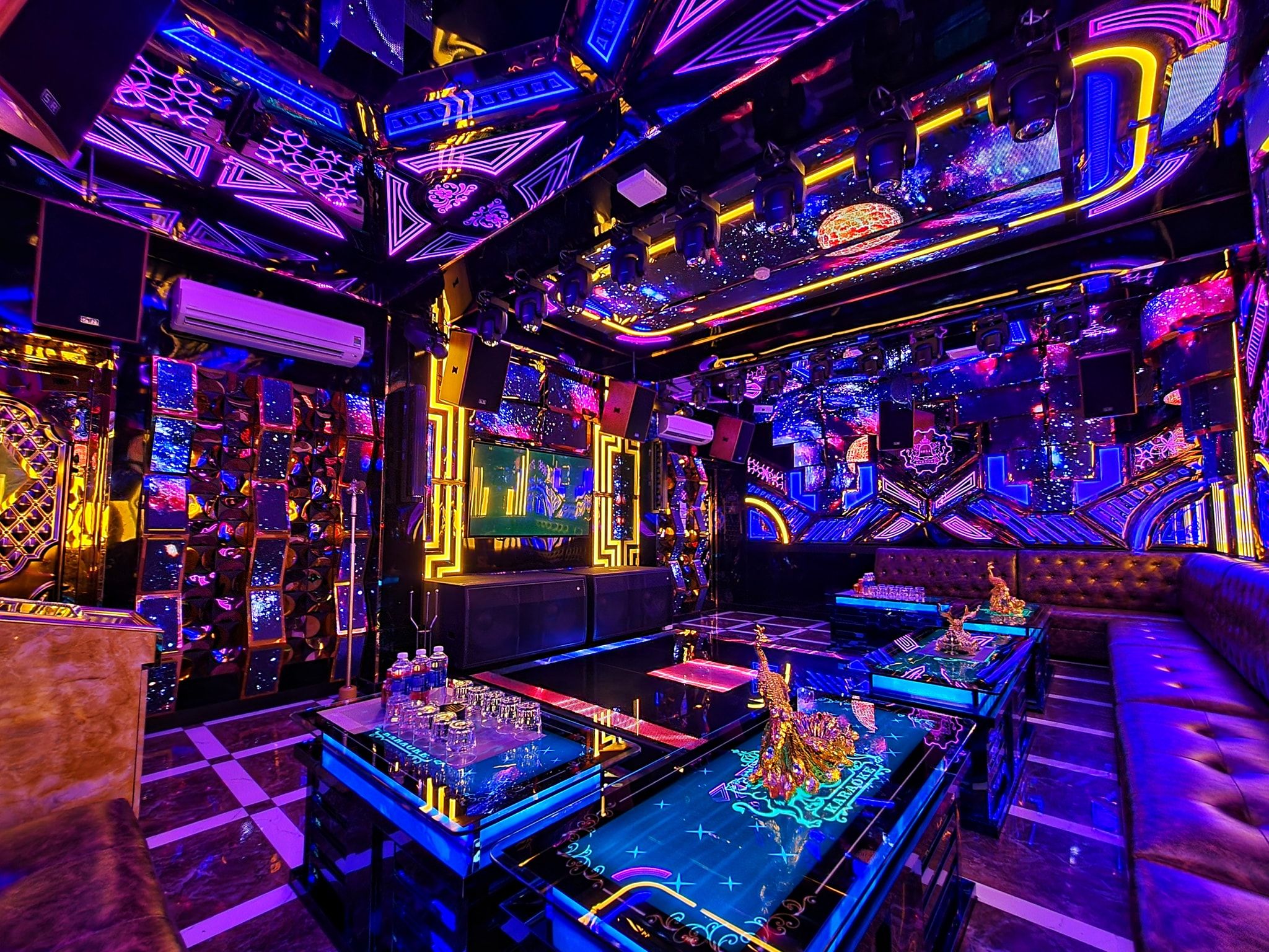 Karaoke Golden Bell - 750 Nguyễn Văn Quá, Quận 12