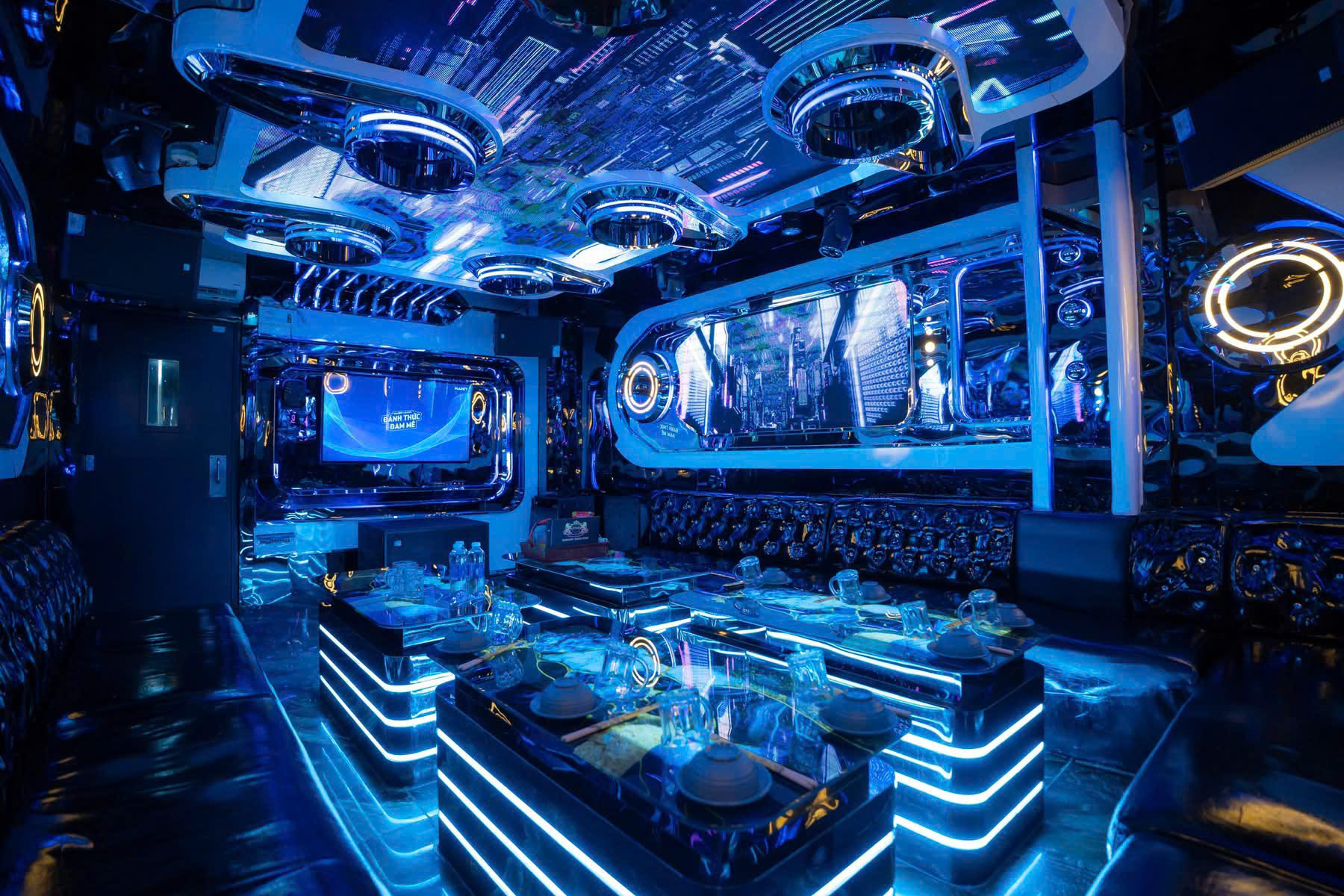 Karaoke Queen Star - 378 Nguyễn Văn Lượng, Gò Vấp