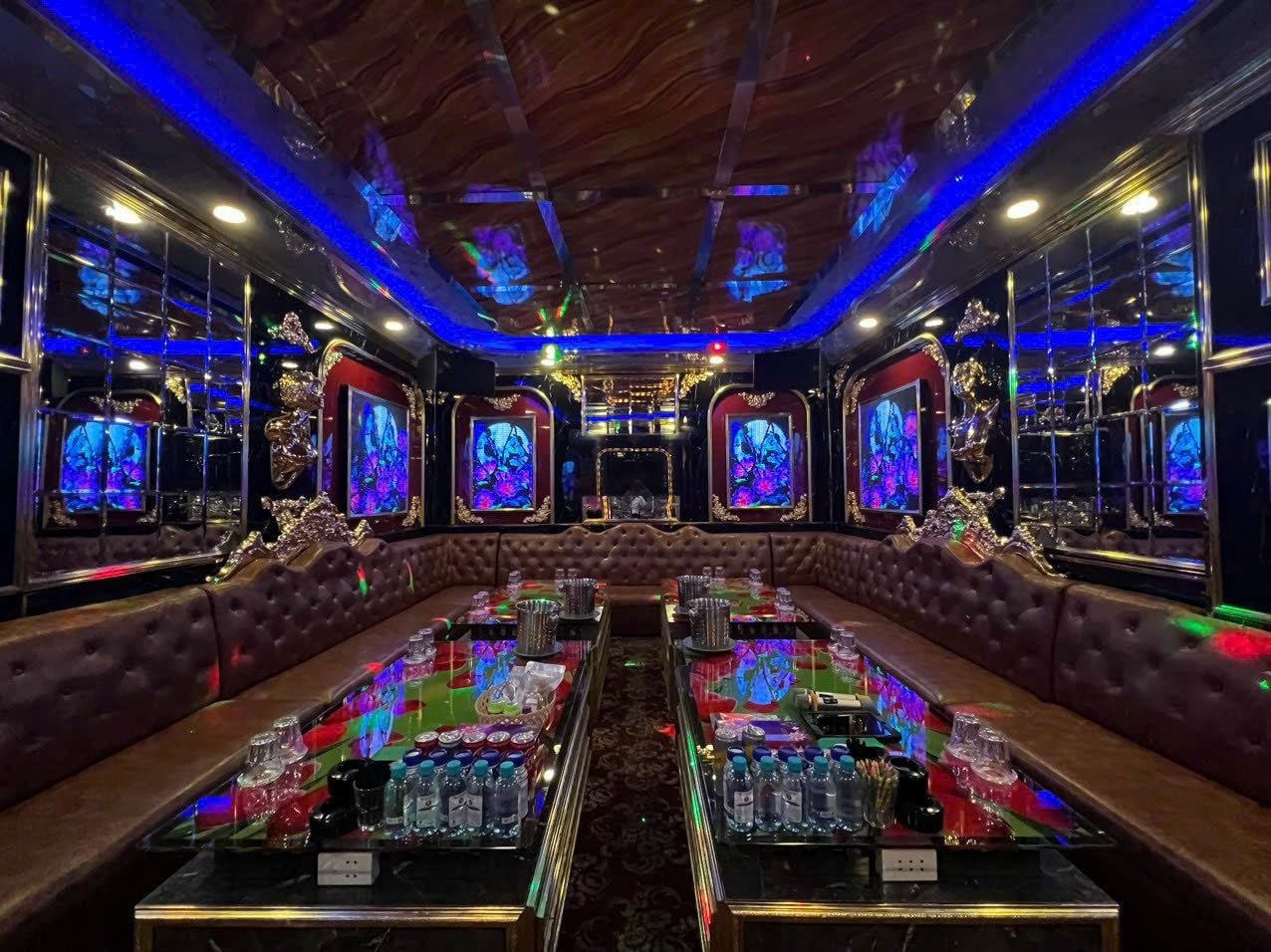 Karaoke Tulip Restaurant - 57 Phạm Viết Chánh, Quận 1