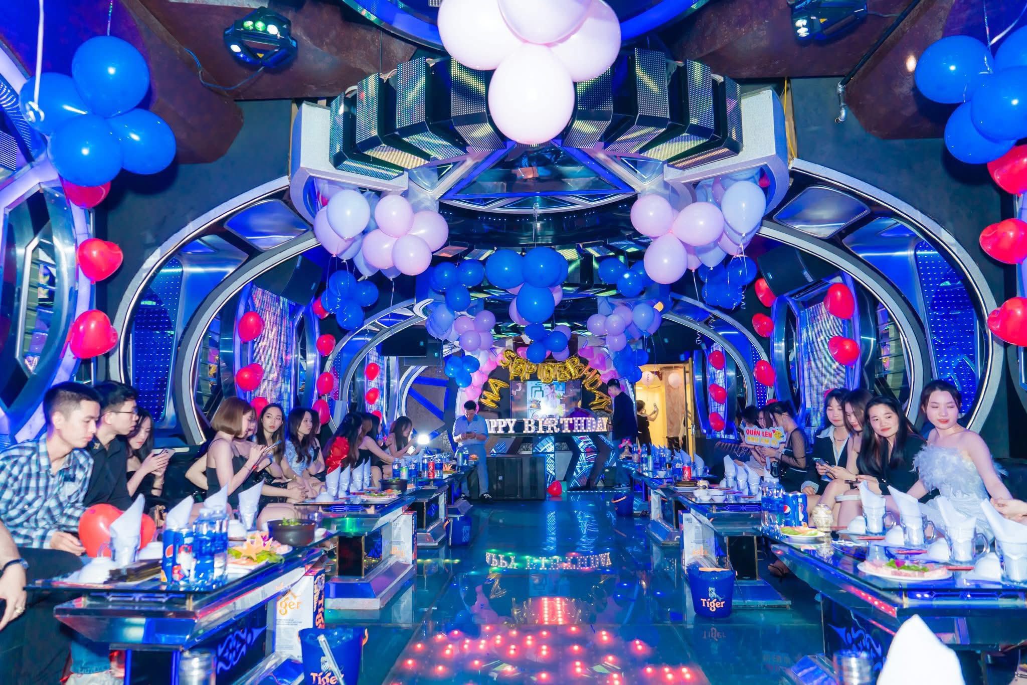 Karaoke Lucky Star - 346 Phan Văn Trị, Bình Thạnh