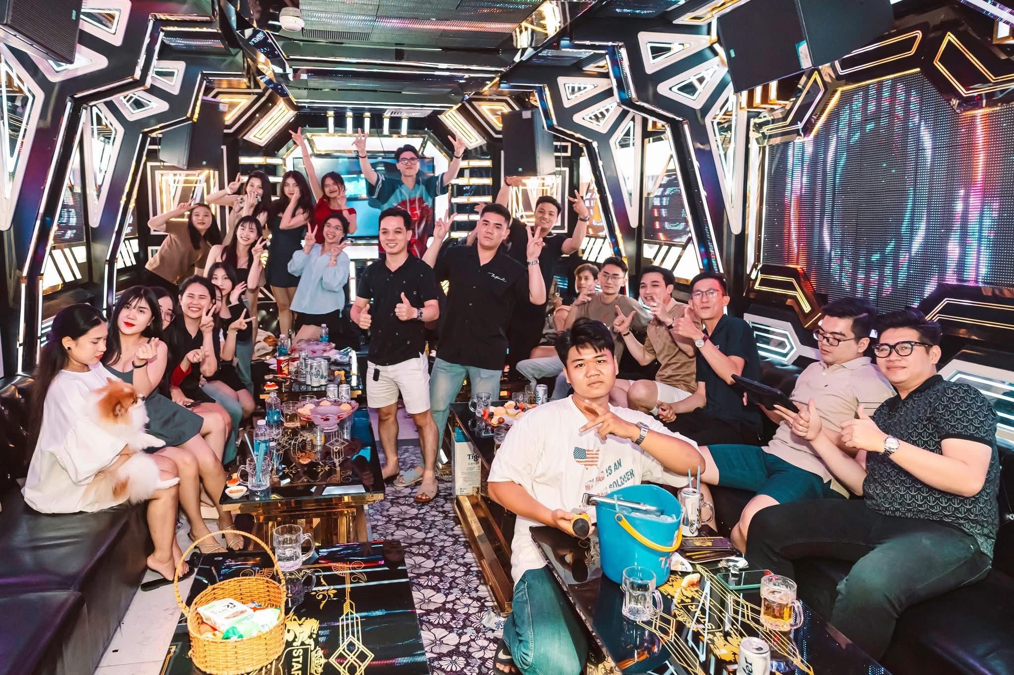 Karaoke Lucky Star - 346 Phan Văn Trị, Bình Thạnh