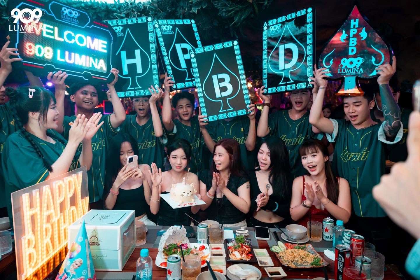 909 Beer Garden Lumina- Trần Hưng Đạo, Quận 5
