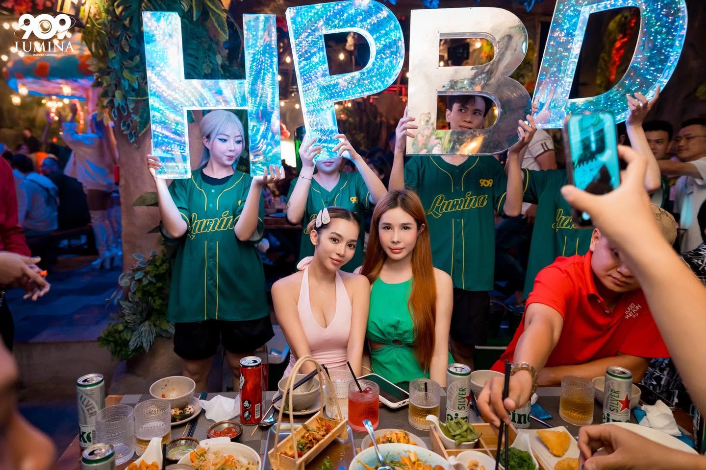 909 Beer Garden Lumina- Trần Hưng Đạo, Quận 5