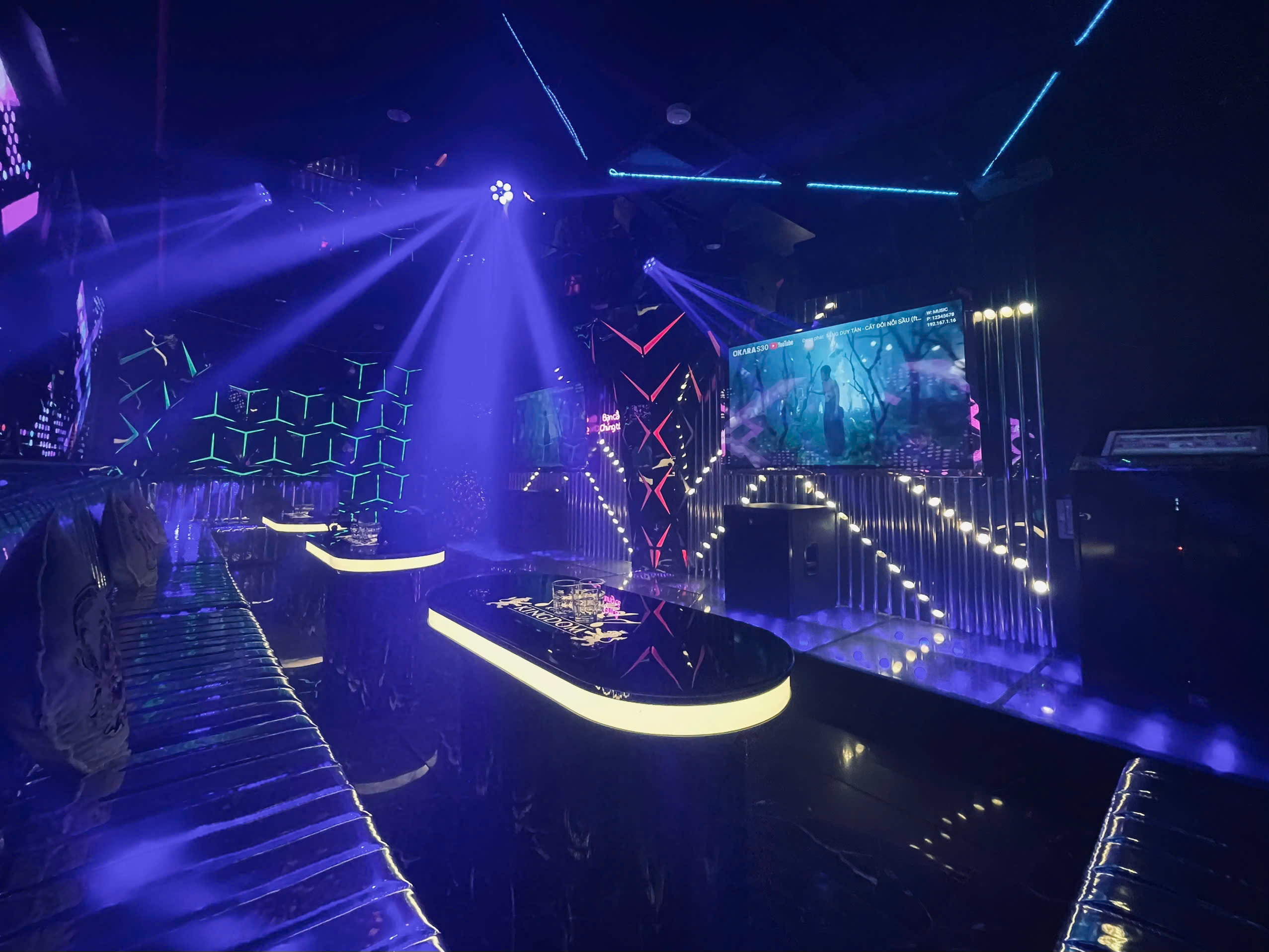 Karaoke Kingdom - 67 Phạm Viết Chánh, Quận 1