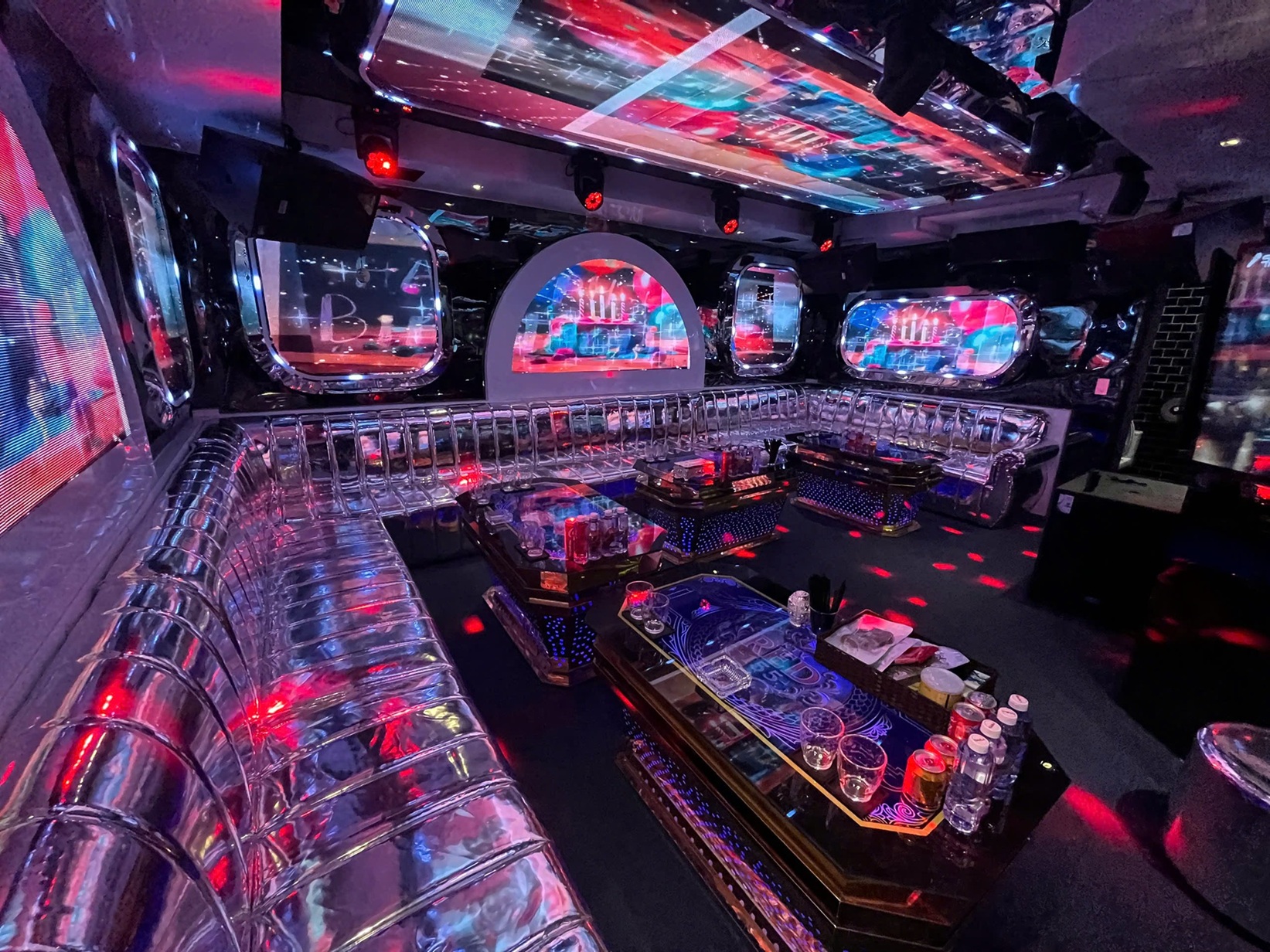 Karaoke RED KTV - 155 Nguyễn Văn Cừ, Quận 5