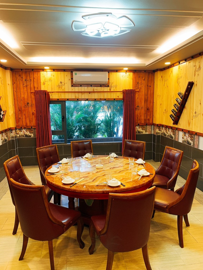 Nhà hàng Hàn Huyên - Số 2 Hồ Biểu Chánh, Quận Phú Nhuận