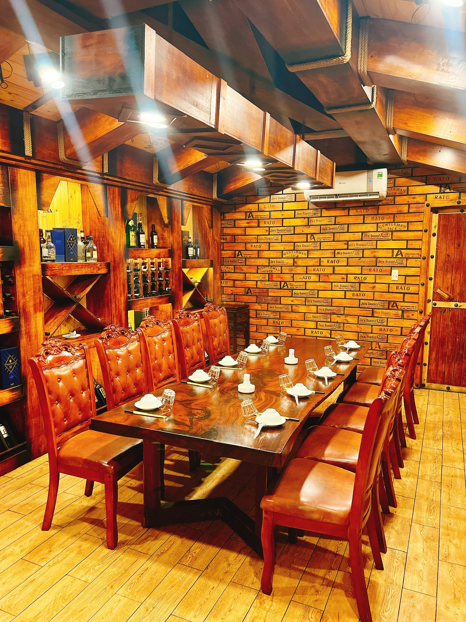 Nhà hàng Hàn Huyên - Số 2 Hồ Biểu Chánh, Quận Phú Nhuận