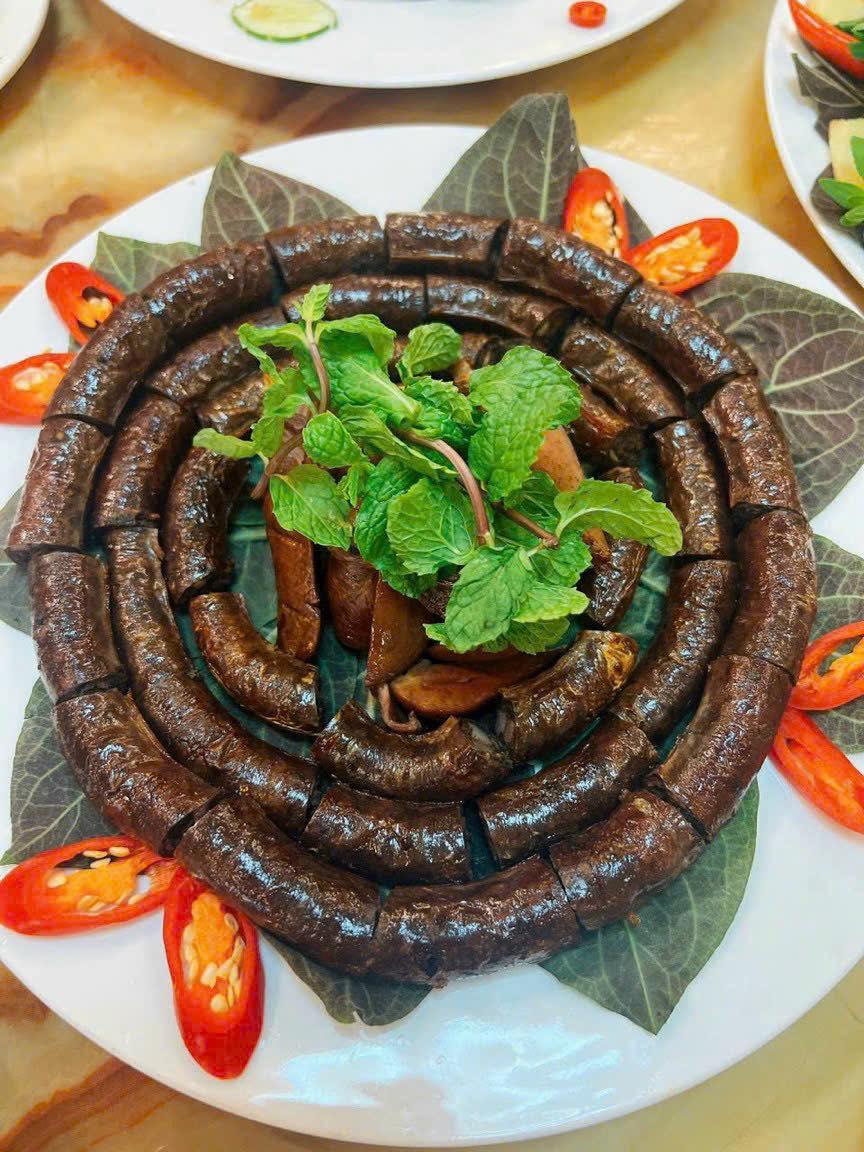 Nhà hàng Hàn Huyên - Số 2 Hồ Biểu Chánh, Quận Phú Nhuận