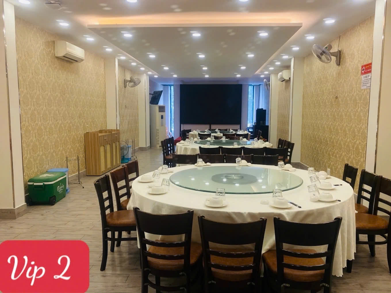 Hồng Phong 雄峯 - 305 Âu Cơ, Quận Tân Phú