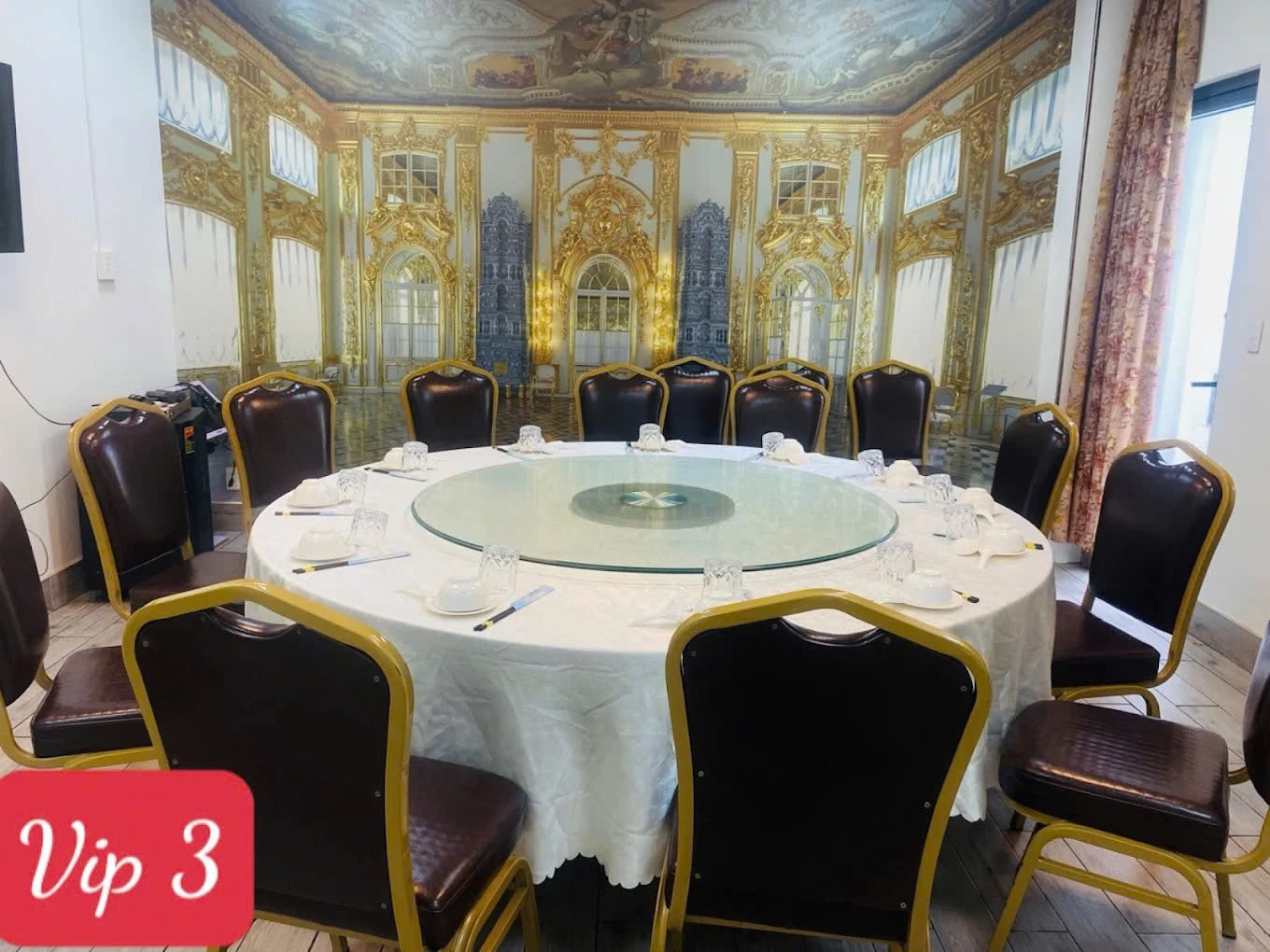 Hồng Phong 雄峯 - 305 Âu Cơ, Quận Tân Phú